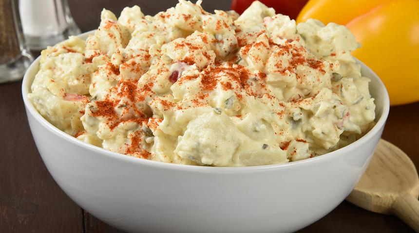 Tüm patates salatası tariflerini unutun!  Enfes yoğurtlu patates salatası tarifi