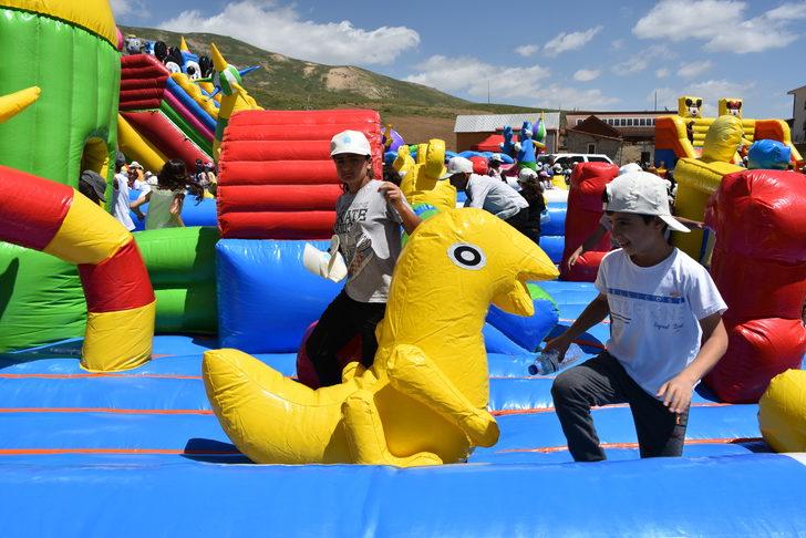 Hakkarili çocuklar karne şenliğinde eğlendi G2