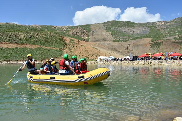 Hakkarili çocuklar karne şenliğinde eğlendi G5