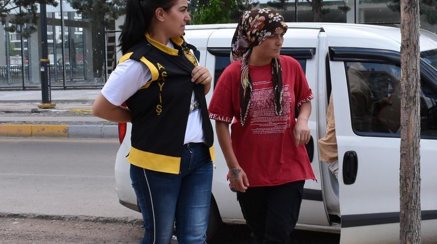 Aksaray'da eski eşini bıçaklayan kadın tutuklandı