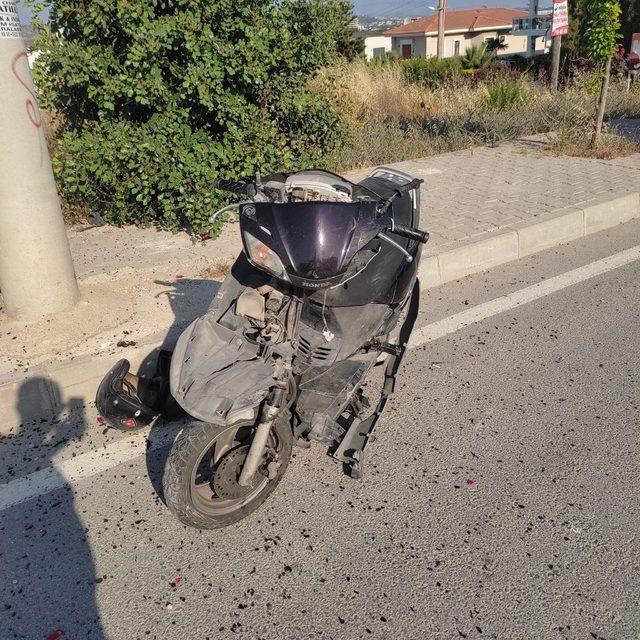 İzmir'de hafif ticari araçla çarpışan motosikletin sürücüsü öldü