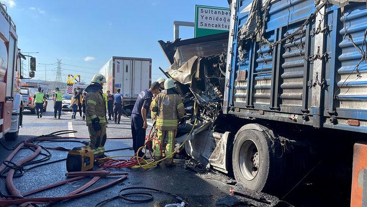 GÜNCELLEME - Sancaktepe'de iki tırın çarpışması sonucu bir kişi öldü G4