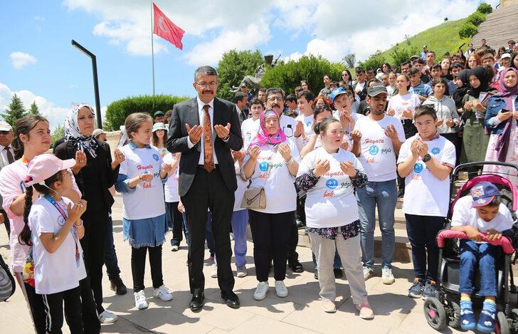 Kütahya'da yüzlerce özel gereksinimli öğrenci Dumlupınar Şehitliği'ni ziyaret etti G2