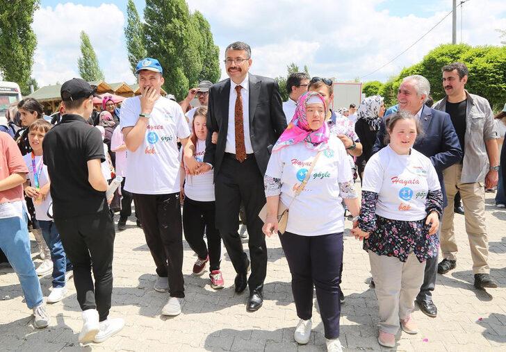 Kütahya'da yüzlerce özel gereksinimli öğrenci Dumlupınar Şehitliği'ni ziyaret etti G3