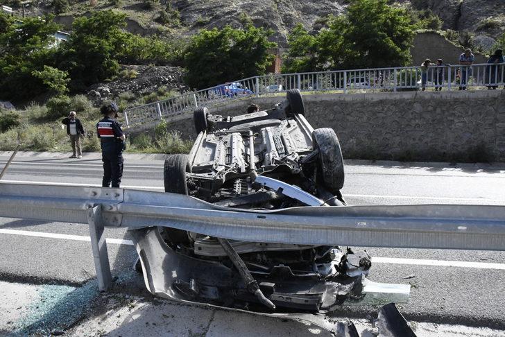 Gümüşhane'de otomobilin duvara çarptığı kazada 2 kişi yaralandı G3