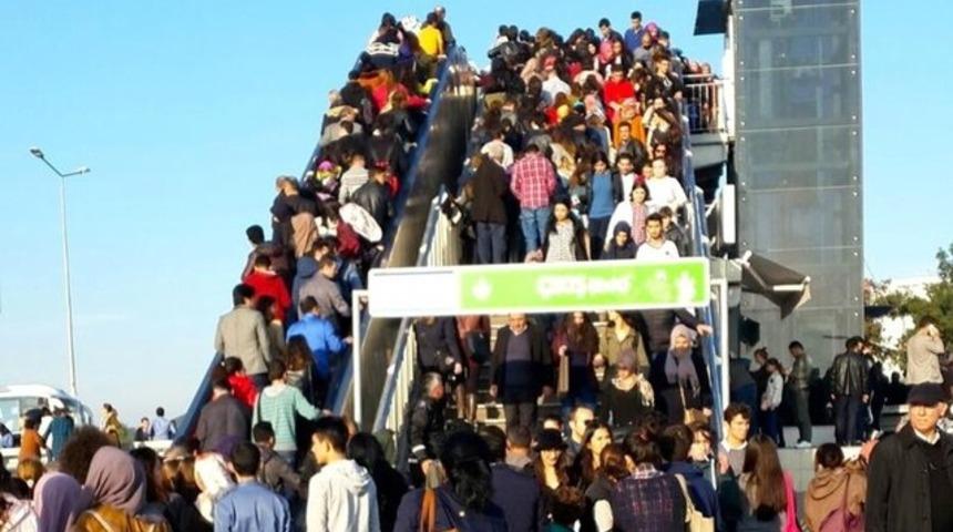 Metrob&uuml;s yolcuları metro istiyor