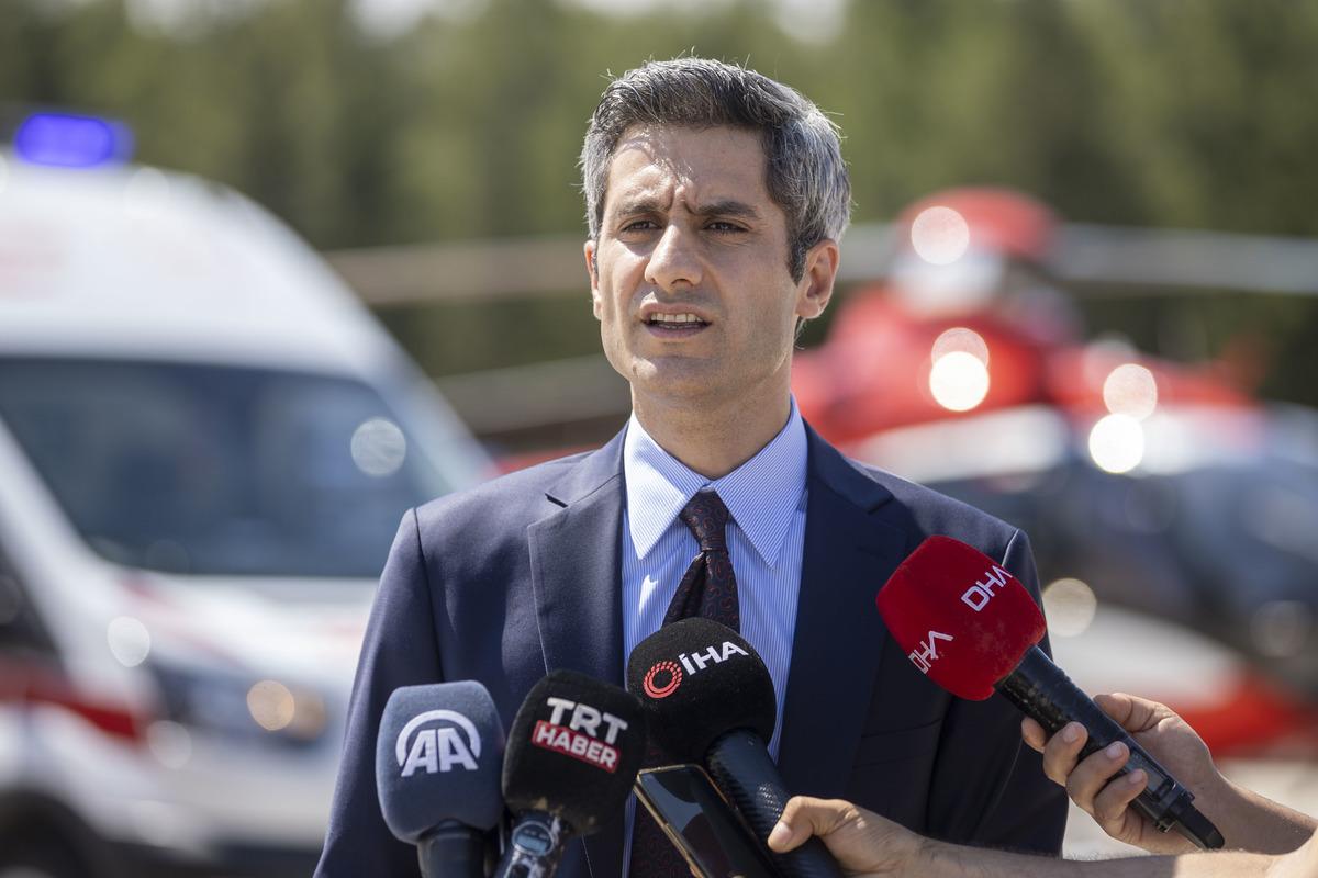 Antalya'da sağlık ekipleri, hava, kara ve denizden acil vakaların imdadına yetişiyor
