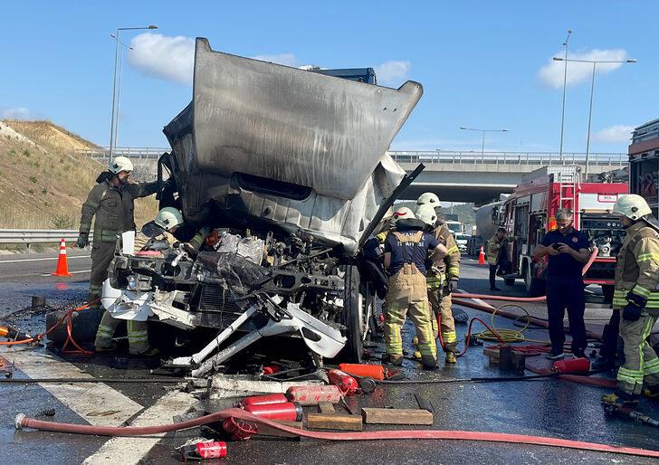 GÜNCELLEME - Sancaktepe'de iki tırın çarpışması sonucu bir kişi öldü G1