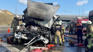 GÜNCELLEME - Sancaktepe'de iki tırın çarpışması sonucu bir kişi öldü