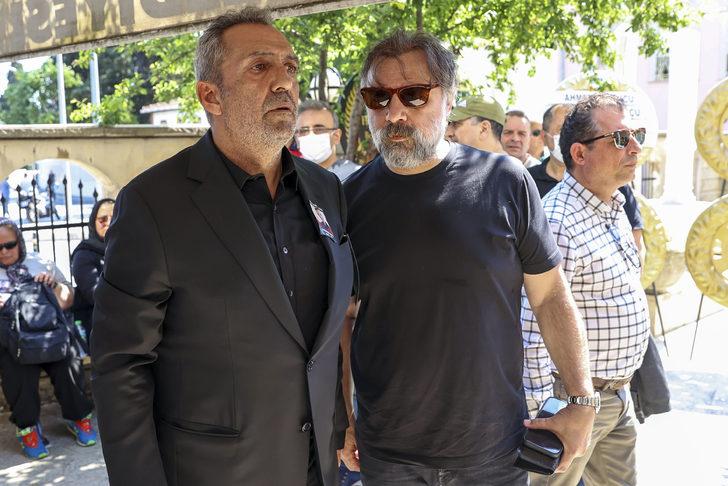 Sanatçı Yavuz Bingöl'ün annesi Şahsenem Bacı son yolculuğuna uğurlandı G2