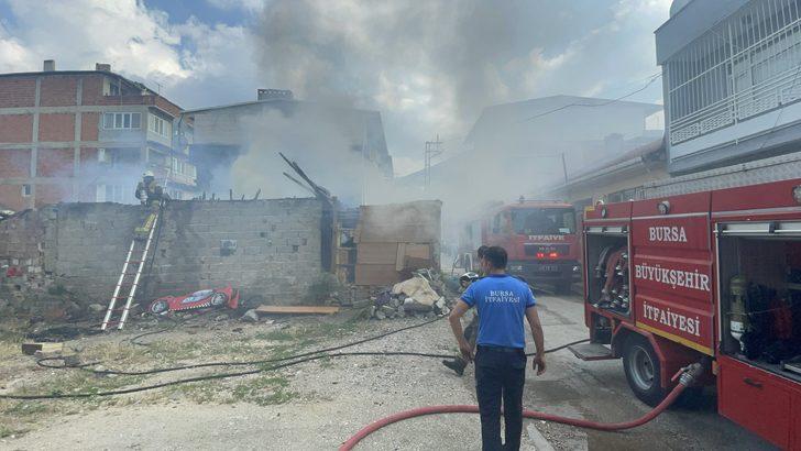 Bursa'da yangın sonucu bir ev kullanılamaz hale geldi G3