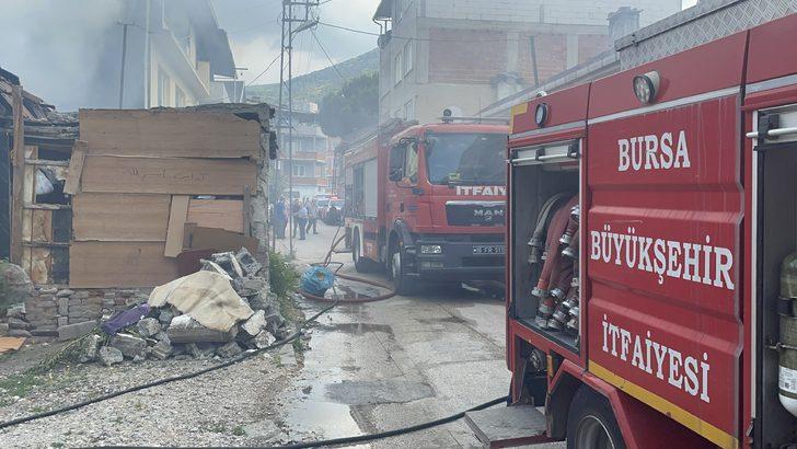 Bursa'da yangın sonucu bir ev kullanılamaz hale geldi G4