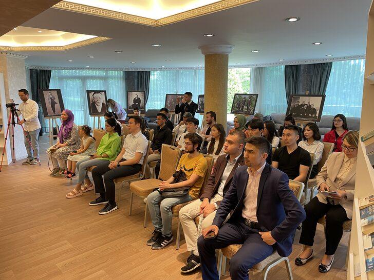 Kazak bağımsızlığının sembolü Ahmet Baytursınoğlu 150. doğum gününde anıldı G5