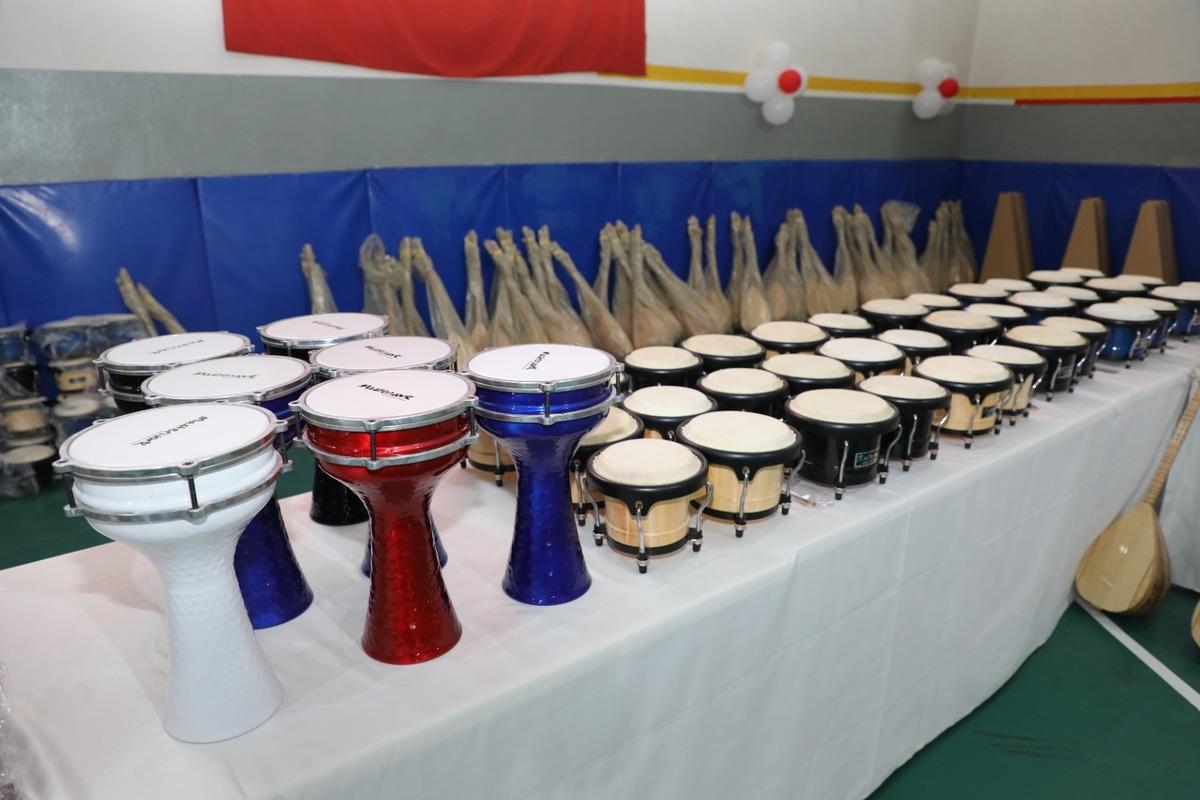 Ağrı'da okullara 10 bin spor malzemesi ve enstr&uuml;man dağıtıldı