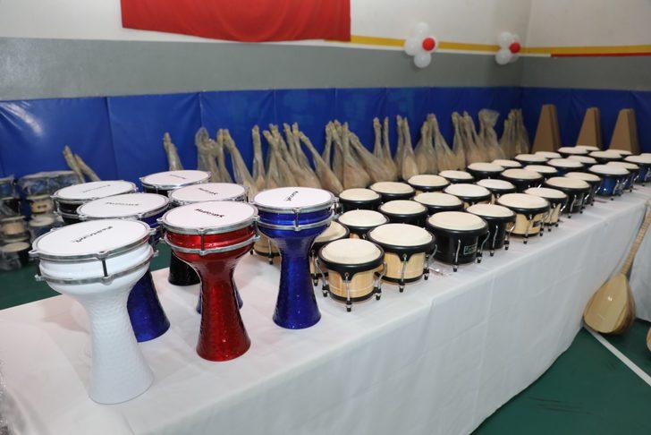 Ağrı'da okullara 10 bin spor malzemesi ve enstrüman dağıtıldı G1