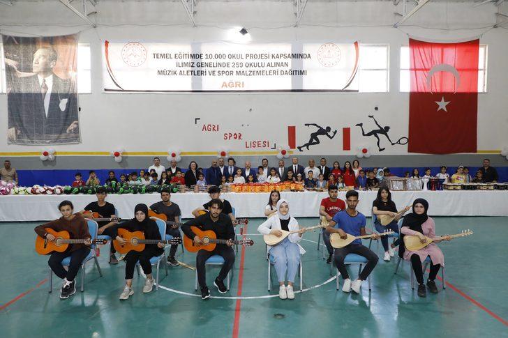 Ağrı'da okullara 10 bin spor malzemesi ve enstrüman dağıtıldı G2