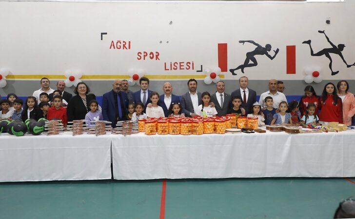 Ağrı'da okullara 10 bin spor malzemesi ve enstrüman dağıtıldı G3