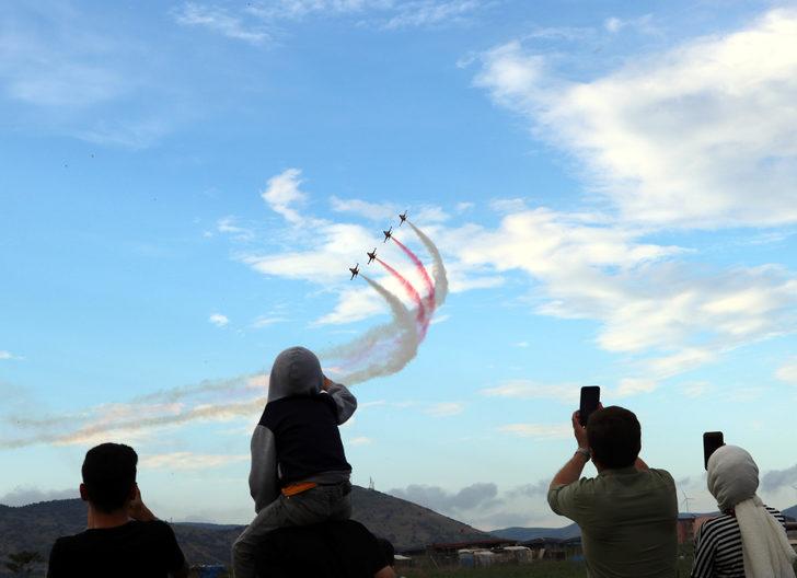 Türk Yıldızları Amasya semalarında gösteri yaptı G5