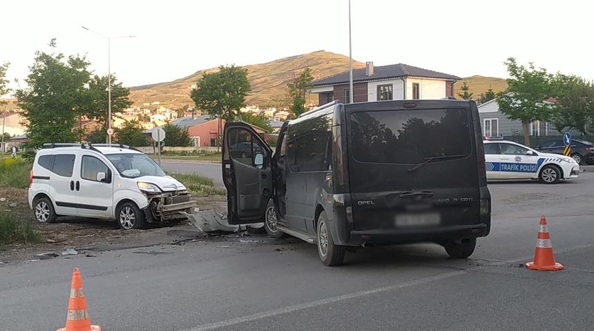 Sivas'ta feci kaza! Çok sayıda yaralı var