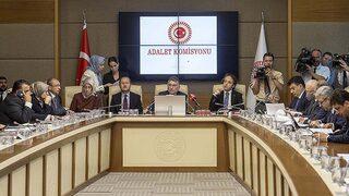 Son Dakika: Kritik yasa teklifi TBMM Adalet Komisyonu'nda kabul edildi! Gerçeğe aykırı bilgiyi, kamu barışını bozacak şekilde yayana hapis cezası