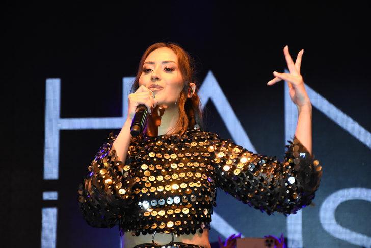Şarkıcı Hande Ünsal, Bilecik'te konser verdi G2
