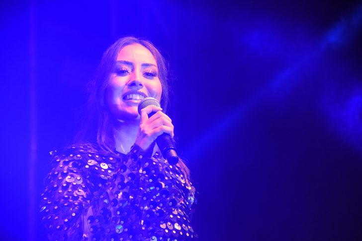 Şarkıcı Hande Ünsal, Bilecik'te konser verdi G4