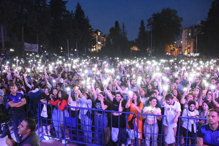 Şarkıcı Hande Ünsal, Bilecik'te konser verdi G5