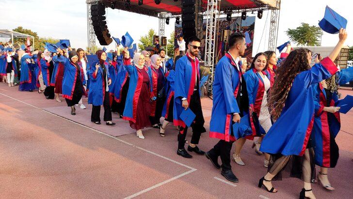 Kahramanmaraş Sütçü İmam Üniversitesinde mezuniyet sevinci G2