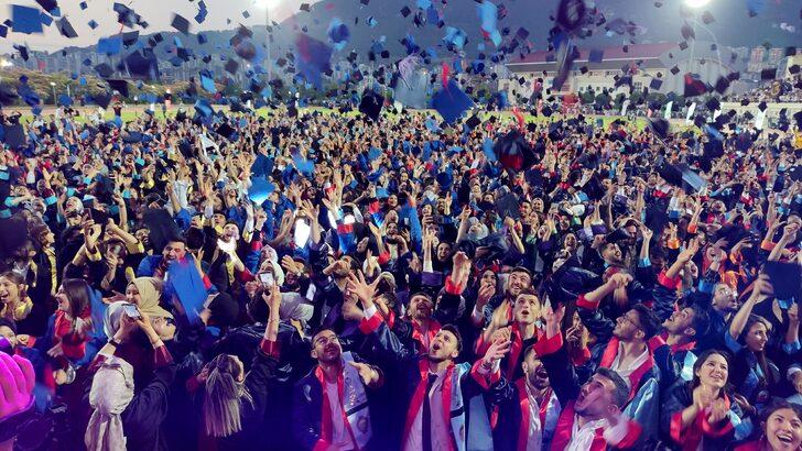 Kahramanmaraş Sütçü İmam Üniversitesinde mezuniyet sevinci G5