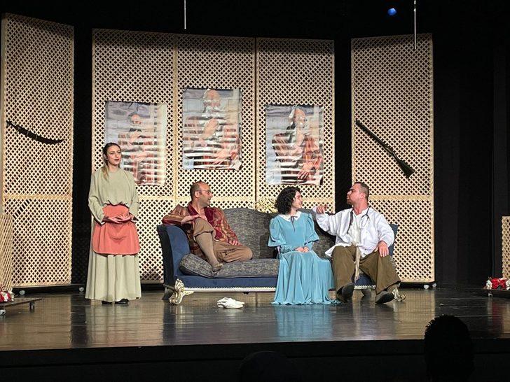 Erzurum'da "Zoraki Tabip" komedi oyunu sağlıkçılar için seyirciyle buluştu G2