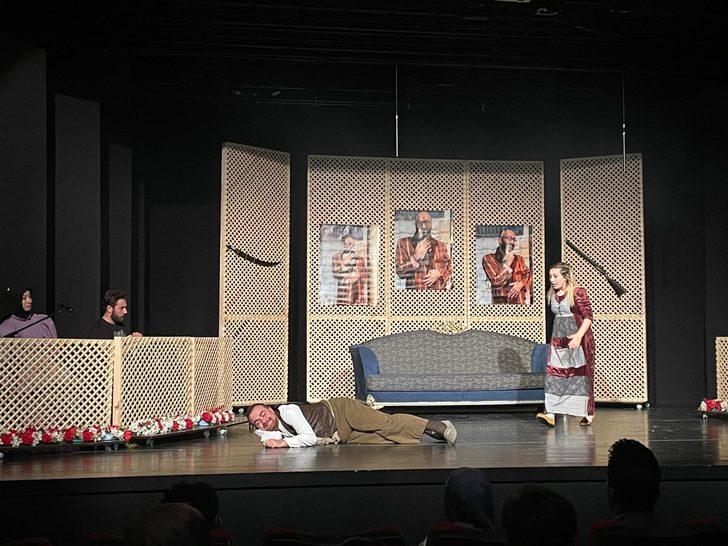 Erzurum'da "Zoraki Tabip" komedi oyunu sağlıkçılar için seyirciyle buluştu G5