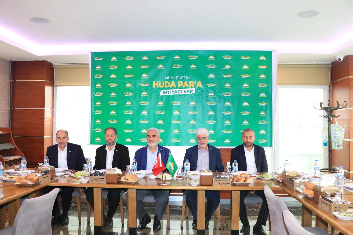 H&Uuml;DA PAR Genel Başkanı Yapıcıoğlu, Erzincan'da esnafı ziyaret etti