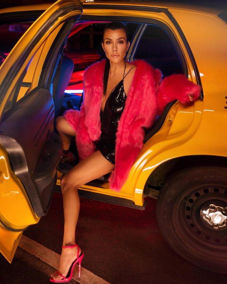 Kourtney Kardashian parlak bikinisiyle beğeni topladı G5