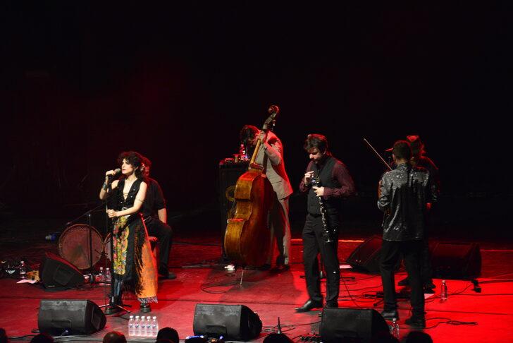 "Uluslararası Bursa Festivali "nde Barcelona Gipsy Balkan Orkestrası sahne aldı G3