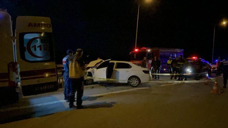 Ankara-Niğde Otoyolu'nda bariyerlere çarpan otomobildeki 2 kişi öldü G3