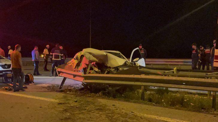 Ankara-Niğde Otoyolu'nda bariyerlere çarpan otomobildeki 2 kişi öldü G4