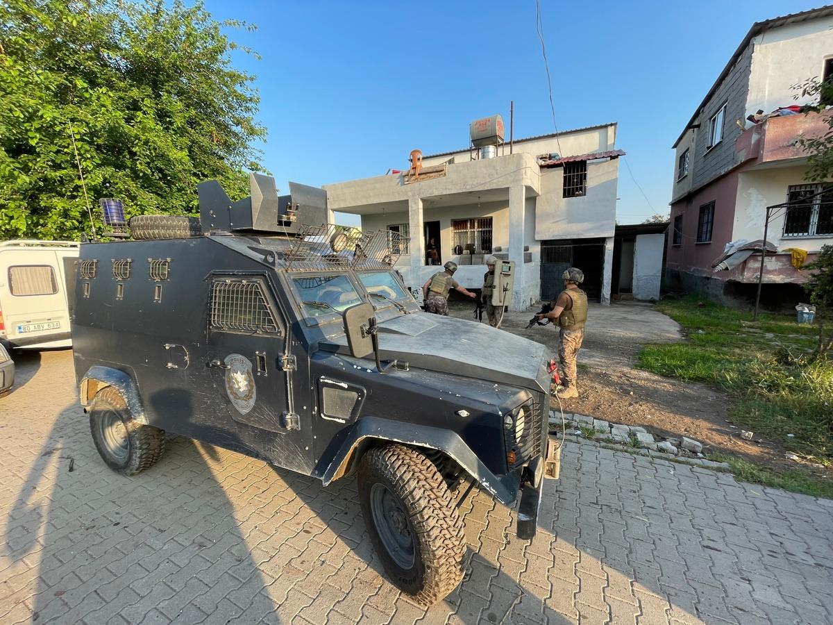 Osmaniye'de uyuşturucu satıcılarına y&ouml;nelik operasyonda 7 ş&uuml;pheli yakalandı