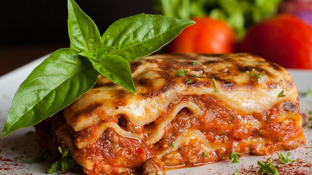 Tadı damağınızda kalacak! Nefis lazanya tarifi