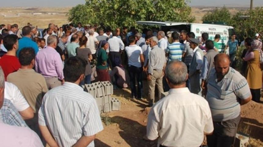 Ter&ouml;rist cenazesinde HDP'lilere tepki