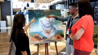 Ukraynalı ressamlar savaşla ilgili endişelerini tuvale yansıttı