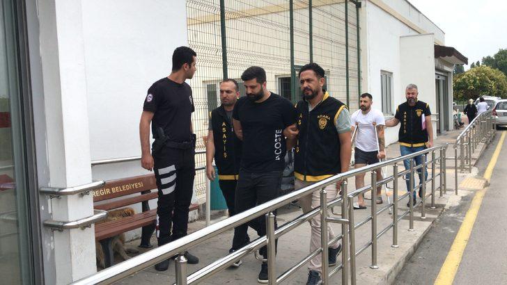 Adana'da otomobilin ses sistemine gizlenmiş 11 tabanca ele geçirildi G2