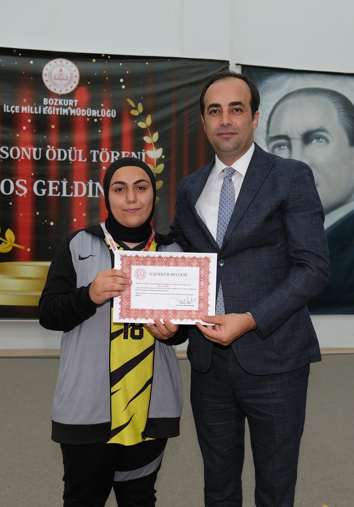 Selin vurduğu Bozkurt'ta başarı g&ouml;steren &ouml;ğrenciler &ouml;d&uuml;llendirildi