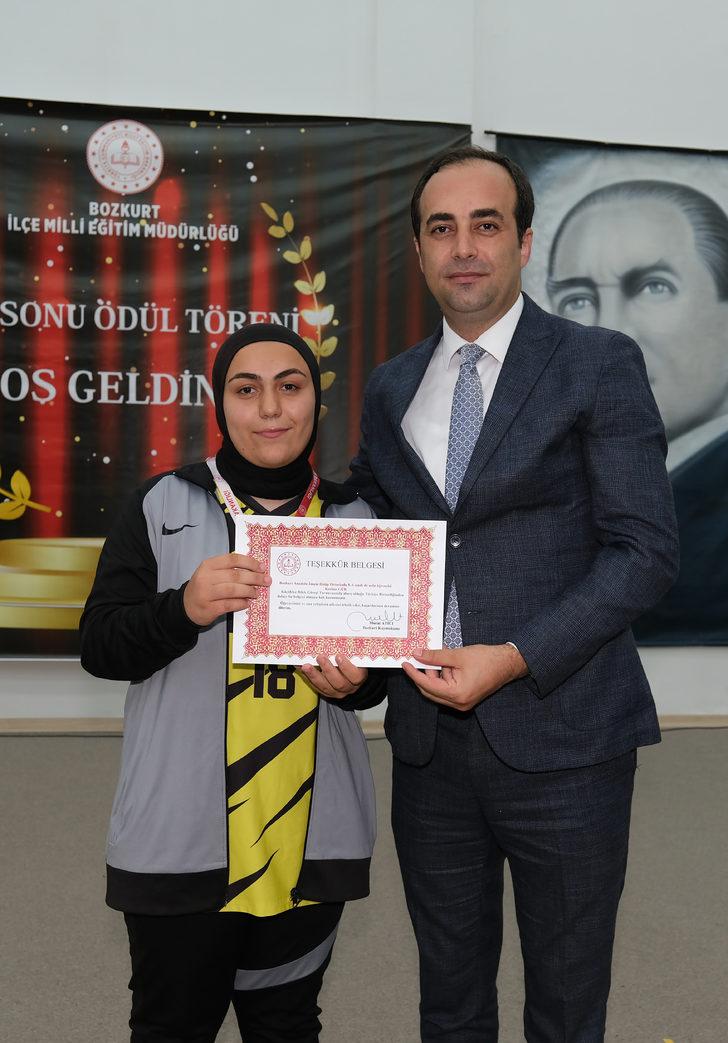 Selin vurduğu Bozkurt'ta başarı gösteren öğrenciler ödüllendirildi G1