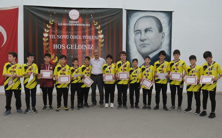 Selin vurduğu Bozkurt'ta başarı gösteren öğrenciler ödüllendirildi G3