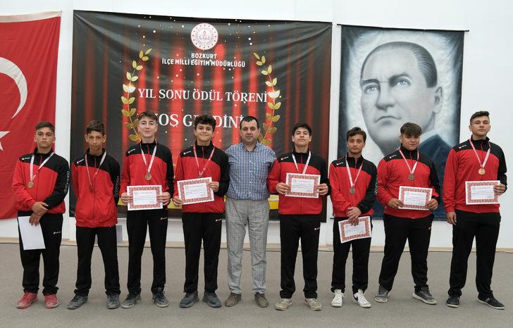 Selin vurduğu Bozkurt'ta başarı gösteren öğrenciler ödüllendirildi G4