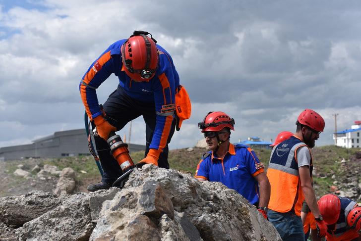 Kars'ta ilgili tüm birimlerin katılımıyla kapsamlı deprem tatbikatı yapıldı G2