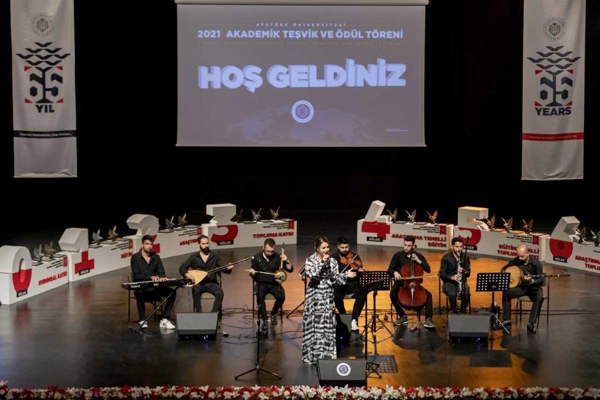 Atat&uuml;rk &Uuml;niversitesinde "Akademik Teşvik ve &Ouml;d&uuml;l T&ouml;reni" yapıldı