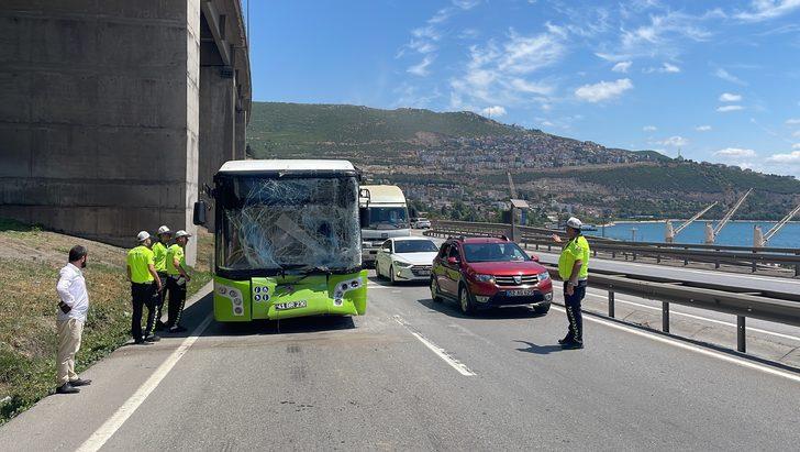 Kocaeli'de belediye otobüsü tankere çarptı, 11 yolcu yaralandı G4