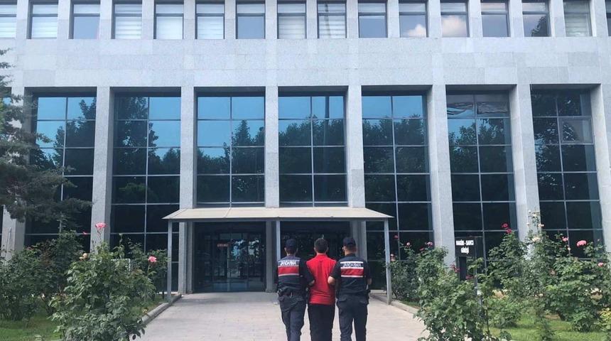 Terör örgütü PKK'dan kaçan terörist Suriye sınırından Türkiye'ye getirildi