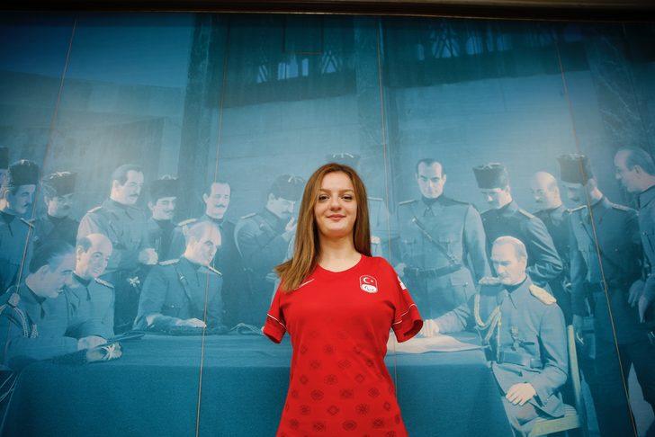 Dünya şampiyonu yüzücü Sümeyye Boyacı için Eskişehir'de karşılama töreni düzenlendi G3